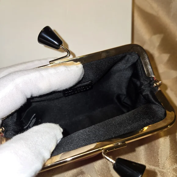 Miu Miu Red Velvet Kiss Lock Coin Purse GWP New In Box - Picture 3 of 9